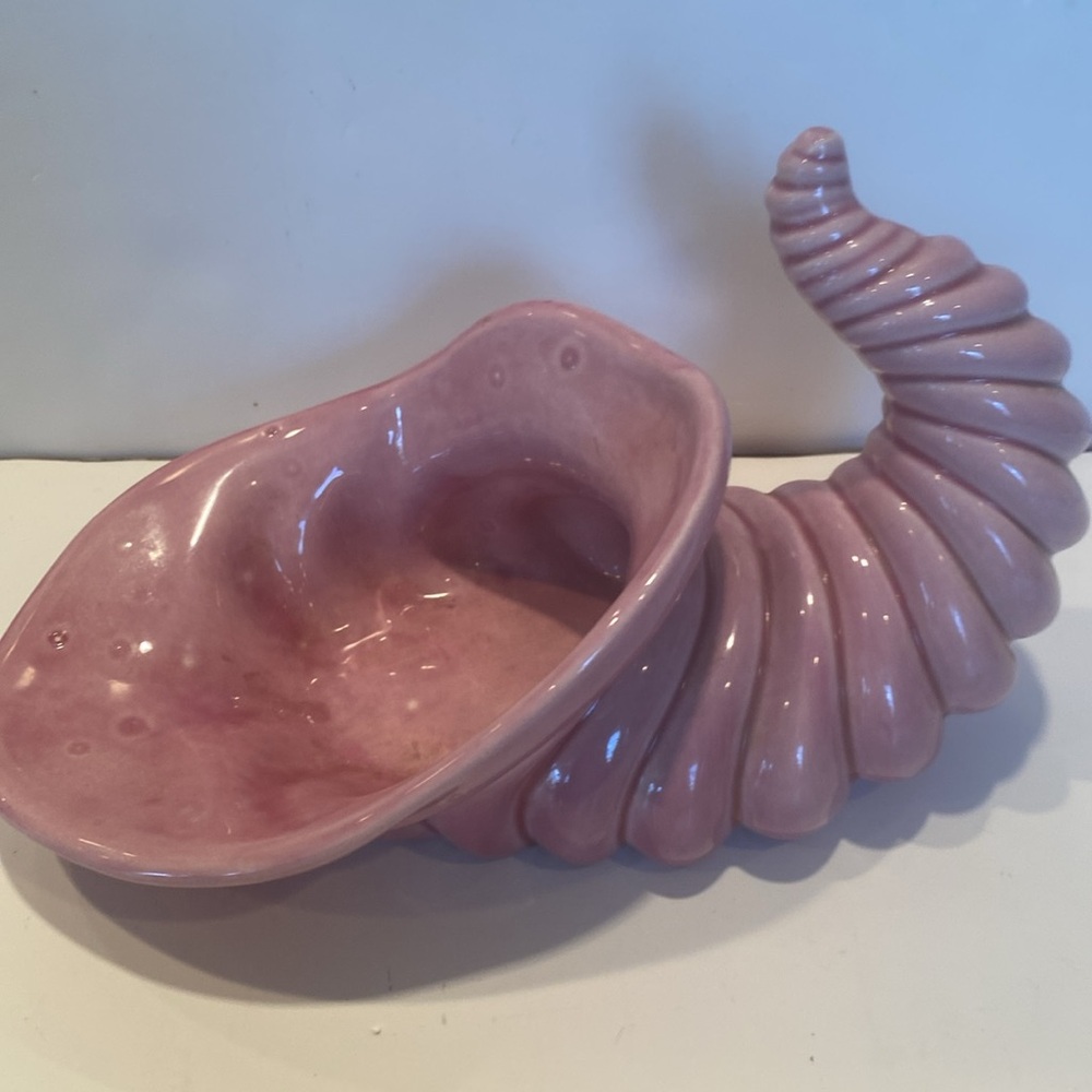 Vintage 1972 Atlantic Mold Ceramic Mauve Cornucopia or Conch